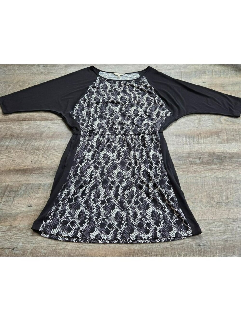 Banana Republic Women's Dress Size M black/white mid sleeve with pockets